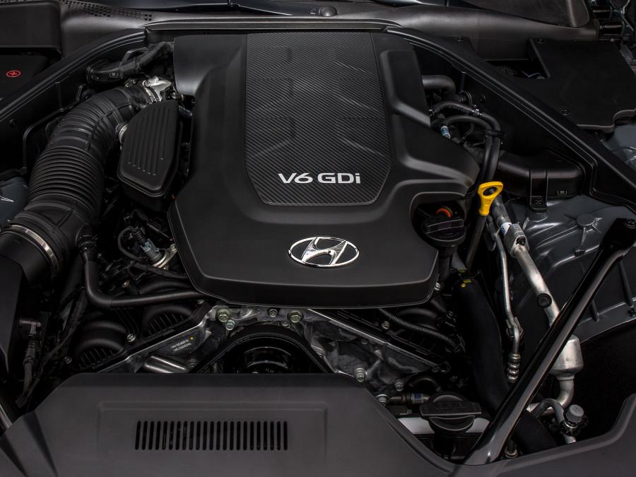 Моторный отсек Hyundai Genesis (DH) 2014 года  (EU) (фото 9 из 24)